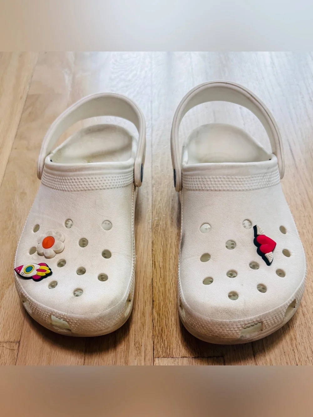 Crocs Classic Clog White Unisex Shoes with Heart Flower Rocket Jibbitz sz M7 W9